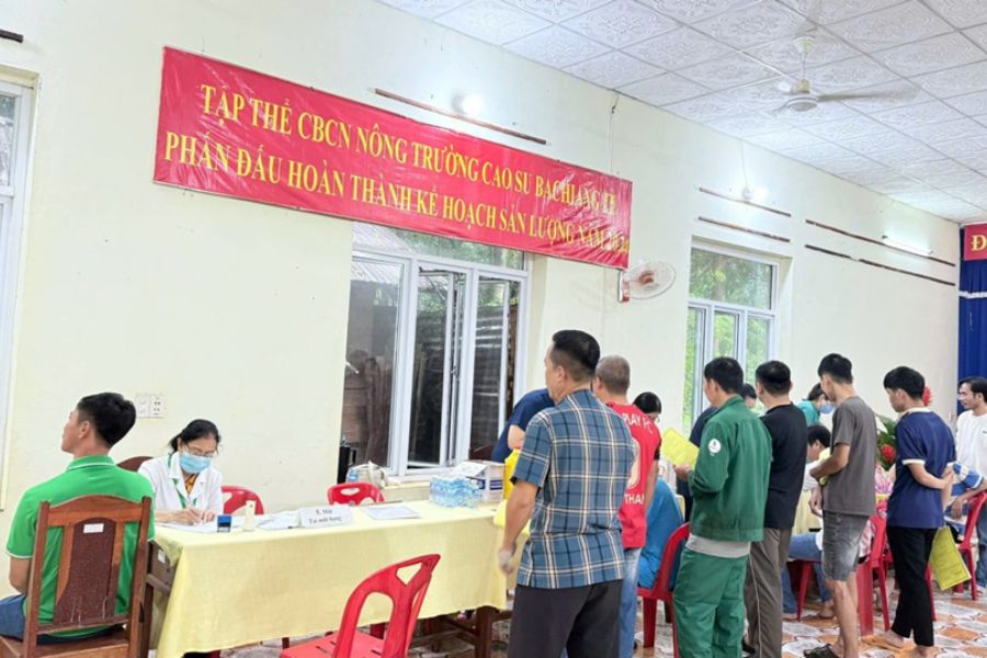 Cao su Việt Lào tổ chức khám sức khỏe định kỳ cho người lao động